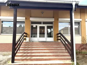 Pronájem skladu, Kladno, Doberská, 327 m2
