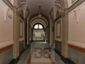Pronájem garážového stání, Praha - Smíchov, Janáčkovo nábřeží, 15 m2