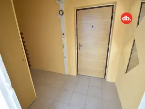 Pronájem bytu 2+1, Hroznětín, Sídliště, 60 m2