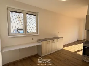 Pronájem bytu 2+kk, Hranice - Hranice I-Město, Pernštejnské náměstí, 55 m2