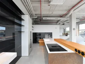 Pronájem obchodního prostoru, Praha - Holešovice, Bubenská, 242 m2
