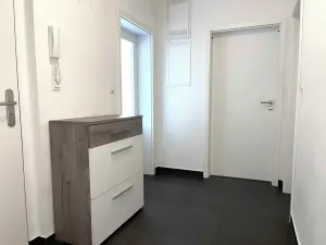 Pronájem bytu 2+kk, Praha, Za černým mostem, 50 m2