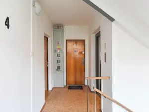 Pronájem bytu 2+kk, Praha - Kobylisy, Famfulíkova, 44 m2