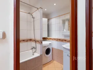 Pronájem bytu 3+kk, Praha - Petrovice, Rezlerova, 63 m2