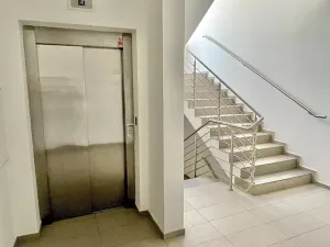 Pronájem bytu 1+kk, Praha - Krč, Dolnokrčská, 40 m2
