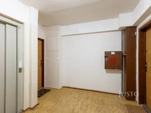 Pronájem bytu 3+kk, Praha - Petrovice, Rezlerova, 63 m2