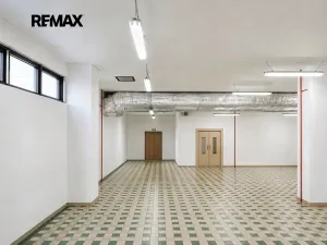 Pronájem obchodního prostoru, Hradec Králové, Gočárova třída, 865 m2