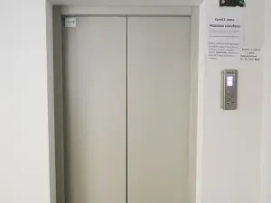 Pronájem obchodního prostoru, Hradec Králové, Gočárova třída, 865 m2