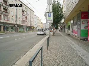 Pronájem obchodního prostoru, Hradec Králové, Gočárova třída, 865 m2