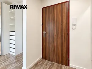 Pronájem bytu 1+1, Praha - Troja, Krynická, 30 m2