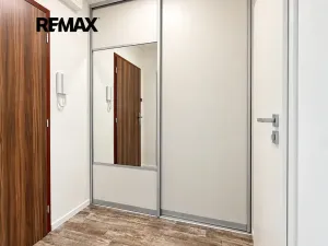 Pronájem bytu 1+1, Praha - Troja, Krynická, 30 m2