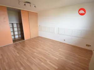 Pronájem bytu 3+1, Karlovy Vary, Majakovského, 74 m2
