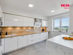 Prodej bytu 4+kk, Králův Dvůr - Levín, Na Lucberku, 141 m2
