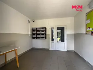 Pronájem bytu 1+1, Praha - Letňany, Dobratická, 31 m2