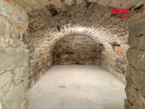 Pronájem obchodního prostoru, Jablonec nad Nisou, Anenské náměstí, 81 m2