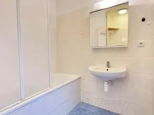 Pronájem bytu 1+1, Praha - Troja, Olštýnská, 37 m2