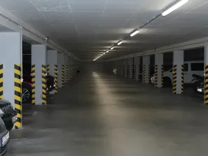 Pronájem garážového stání, Zlín, Voženílkova, 20 m2