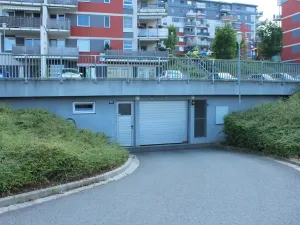 Pronájem garážového stání, Zlín, Voženílkova, 20 m2