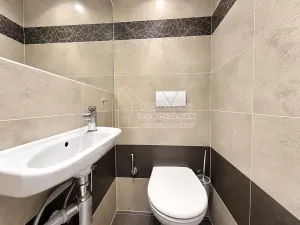 Pronájem bytu 2+1, Praha - Kobylisy, Střelničná, 72 m2
