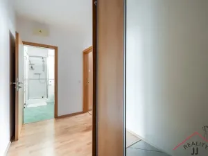 Prodej bytu 2+kk, Praha - Zbraslav, Neumannova, 42 m2