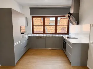 Pronájem bytu 1+kk, Hradec Králové, Malé náměstí, 80 m2