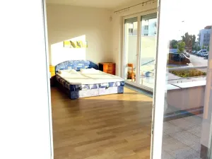 Pronájem bytu 1+kk, Praha - Letňany, Hlučkova, 38 m2