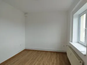Pronájem bytu 2+1, Praha - Vysočany, Poděbradská, 77 m2