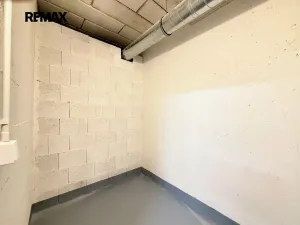 Pronájem garážového stání, Praha - Pitkovice, Mecháčková, 20 m2