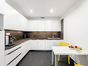 Pronájem kanceláře, Praha - Holešovice, U Uranie, 213 m2