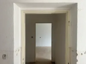 Dražba činžovního domu, Komorní Lhotka, 1000 m2
