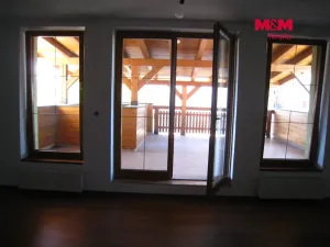 Prodej obchodního prostoru, Frenštát pod Radhoštěm, nám. Míru, 900 m2