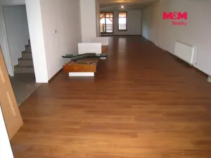 Prodej obchodního prostoru, Frenštát pod Radhoštěm, nám. Míru, 900 m2