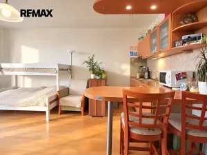 Prodej bytu 1+kk, Praha - Strašnice, Názovská, 35 m2
