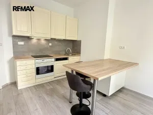 Pronájem bytu 2+kk, Praha - Nusle, Kloboučnická, 45 m2