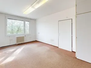 Pronájem kanceláře, Hradec Králové, Akademika Bedrny, 602 m2
