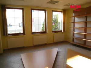 Prodej obchodního prostoru, Frenštát pod Radhoštěm, nám. Míru, 900 m2