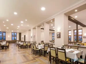 Prodej ubytování, Doksy, Tyršovo náměstí, 1342 m2
