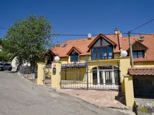 Prodej bytu 3+kk, Černolice, Ke dvoru, 118 m2