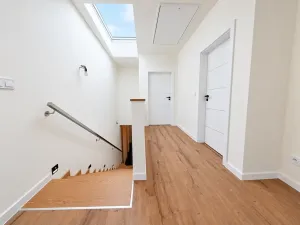 Prodej vícegeneračního domu, Šestajovice, Komenského, 275 m2