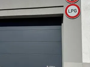 Pronájem garážového stání, Brno, Václavkova, 16 m2