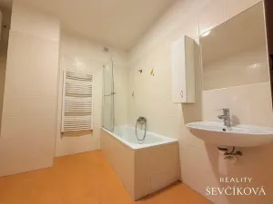 Pronájem bytu 2+kk, Holice, náměstí T. G. Masaryka, 52 m2