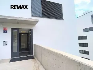 Pronájem bytu 1+kk, Praha - Smíchov, Podbělohorská, 39 m2