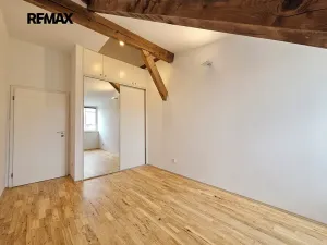 Pronájem atypického bytu, Praha - Vršovice, Čeljabinská, 110 m2