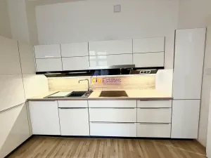 Prodej bytu 2+kk, Praha - Holešovice, Veverkova, 52 m2