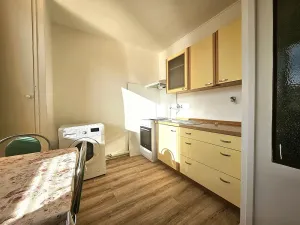Pronájem bytu 1+1, Hrušovany u Brna, Sídliště, 35 m2