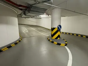 Pronájem garáže, Praha - Libeň, Kurta Konráda, 17 m2