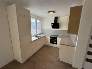 Pronájem bytu 3+kk, Praha, Únorová, 73 m2