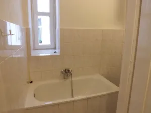 Pronájem bytu 1+1, Praha - Nusle, náměstí Generála Kutlvašra, 49 m2