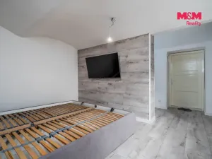 Prodej rodinného domu, Lužná, Masarykovo nám., 165 m2