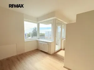 Pronájem bytu 4+kk, Velký Osek, U hřiště, 84 m2